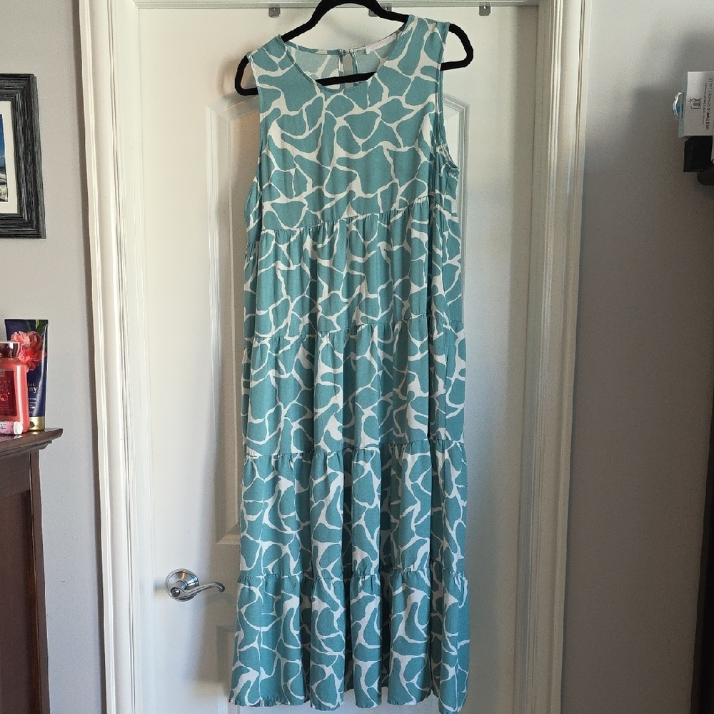 EUC Ces Femme Size Large Teal and White Maxi Dress